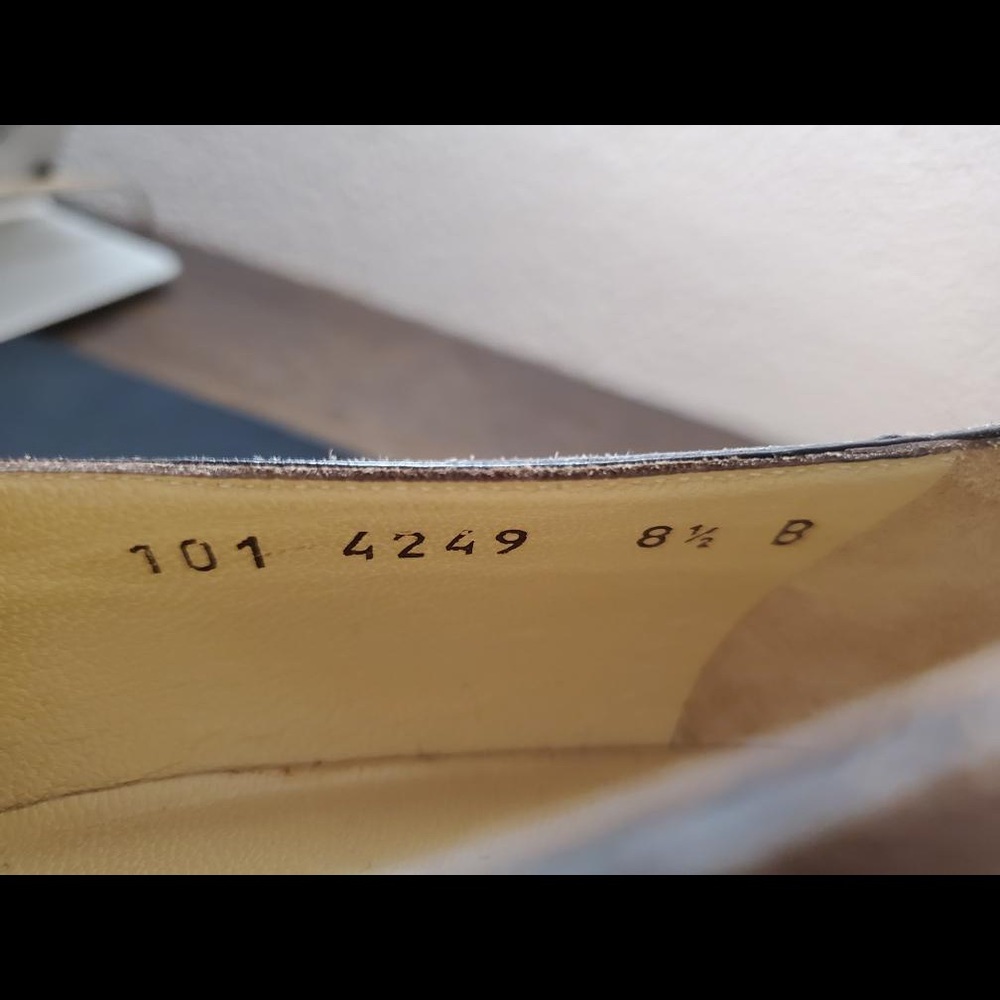 tahari black boots size 8 - Picture 3 of 4